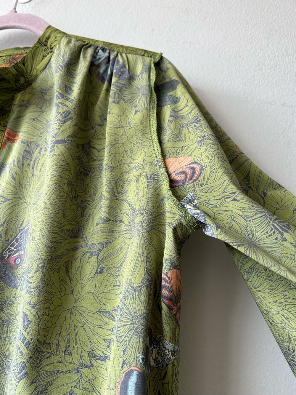 Momoni Silk Stretch Green Floral Butterfly V-Neck Blouse Made in Italy - Picture 10 of 12